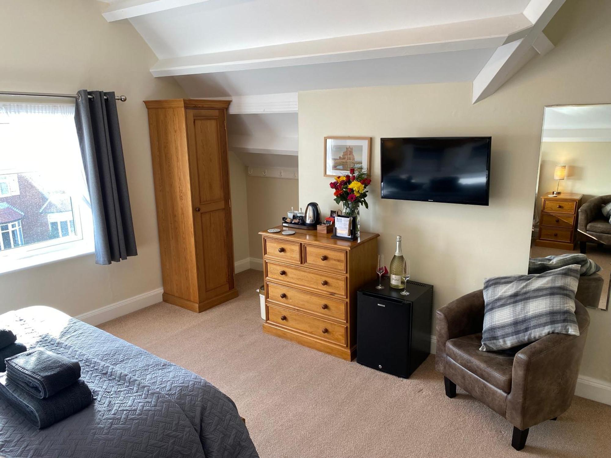 The Whalebone Arch Hotel Whitby Ngoại thất bức ảnh
