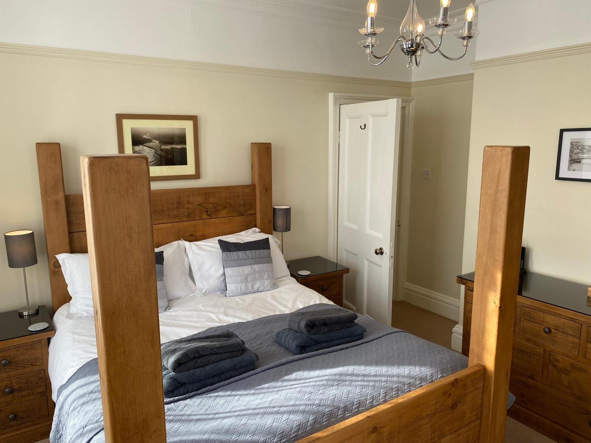 The Whalebone Arch Hotel Whitby Ngoại thất bức ảnh